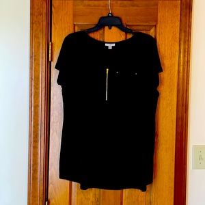 Short sleeve with gold front zipper. Fake pocket with gold studs